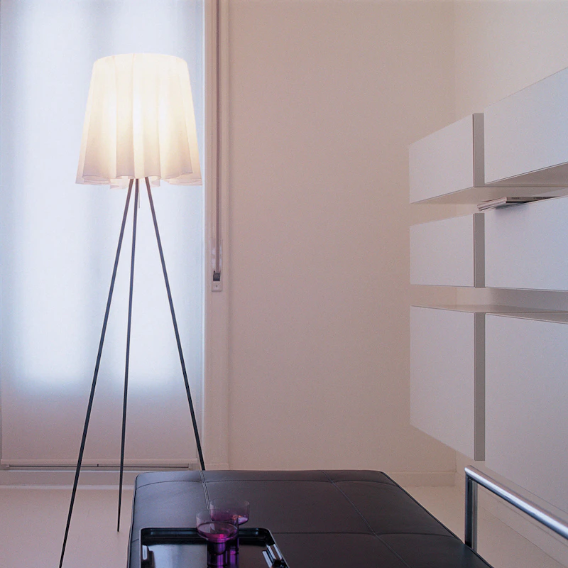 Rosy Angelis Floor Lamp, Grey from Flos | RoyalDesign