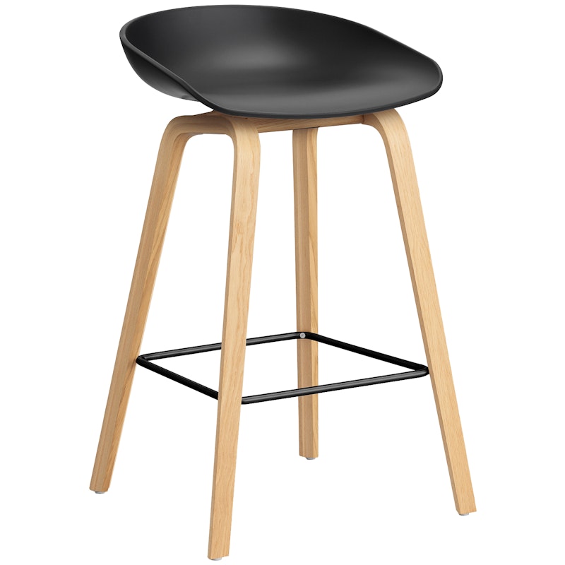 AAS 32 2.0 Bar Stool 65 cm, Lacquered Oak / Black/Black