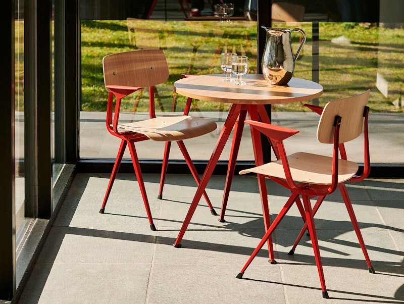 Pyramid 21 Bistro Table Ø70 cm, Tomato Red / Dark Oiled Oak