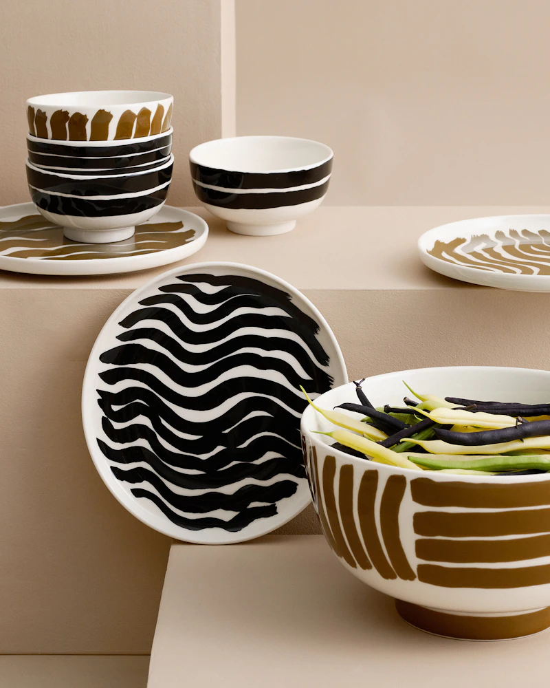 マリメッコ Oiva HYRÄILY ボウル3点セット 北欧 食器 新品 Oiva/Hyräily Plates 20 cm 3-pack, Dark Sand/White | RoyalDesign