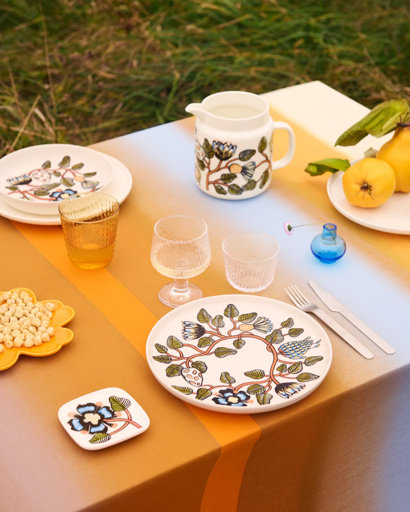 Tiara Plate 25 cm from Marimekko | RoyalDesign