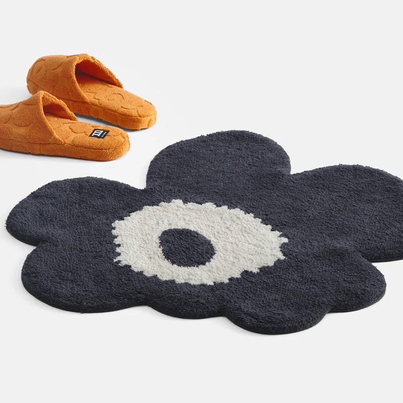 Unikko Bath Rug 73X74 cm, Off-white/Charcoal | RoyalDesign