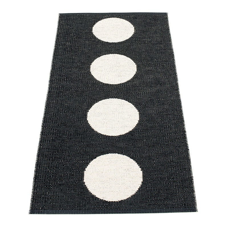 Vera Rug Black / Vanilla, 70x150 cm