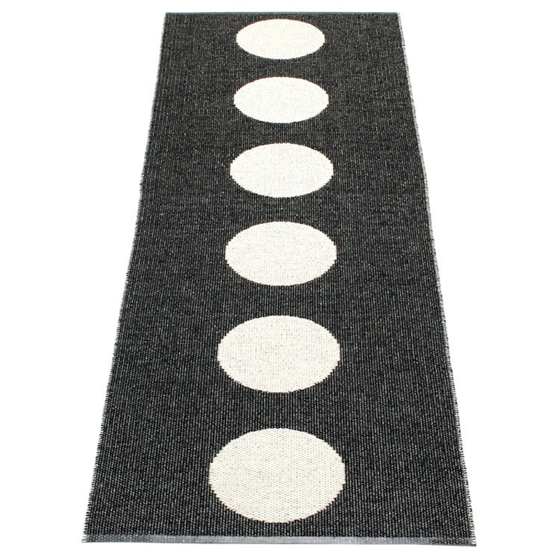 Vera Rug Black / Vanilla, 70x450 cm