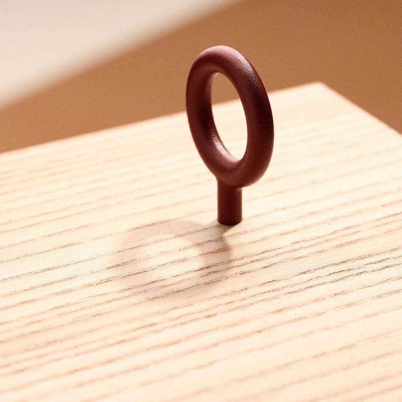 Key Knop, Reddish Brown