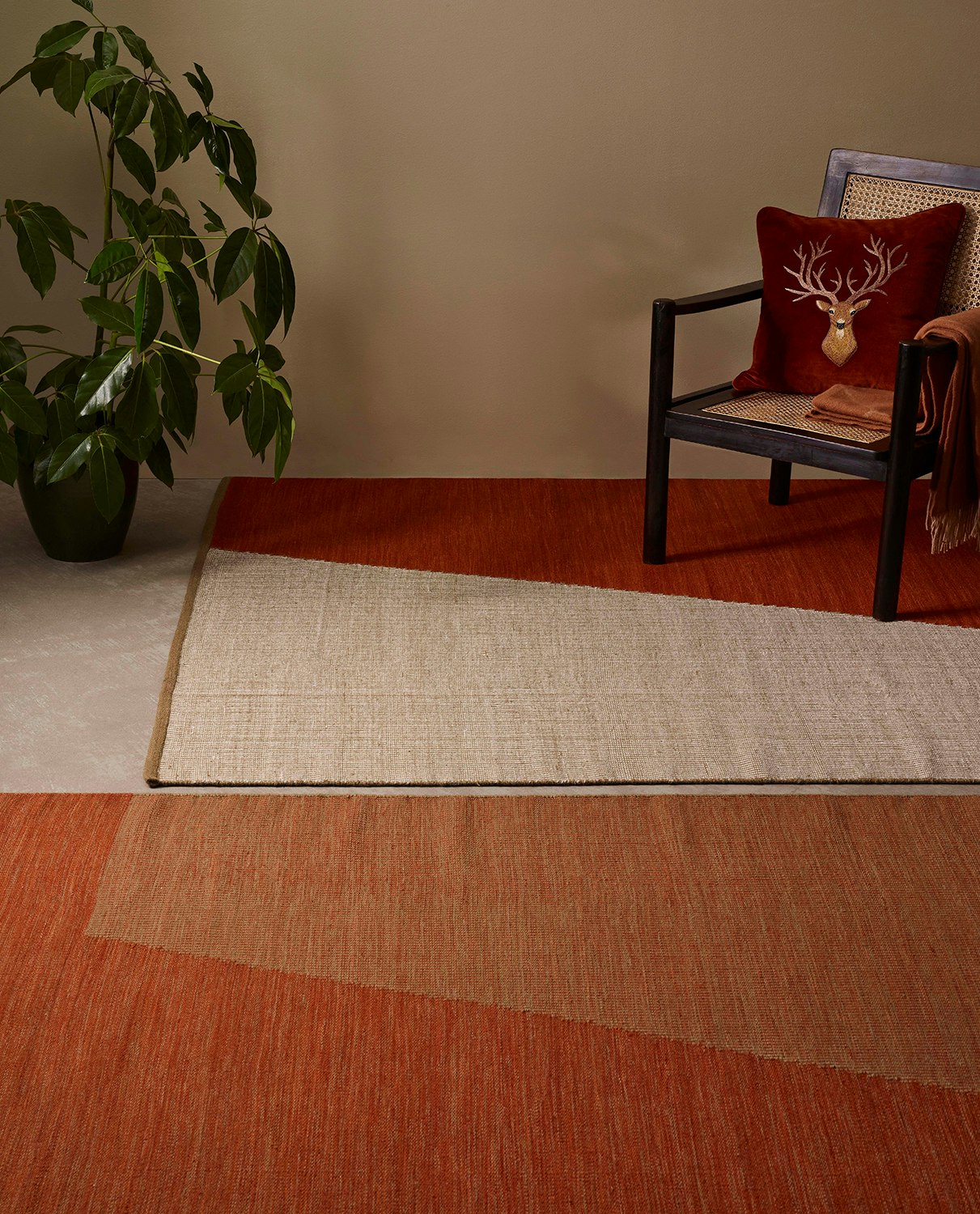 Una Traceable Rug 180x270 cm, Rust/Beige/Offwhite | RoyalDesign
