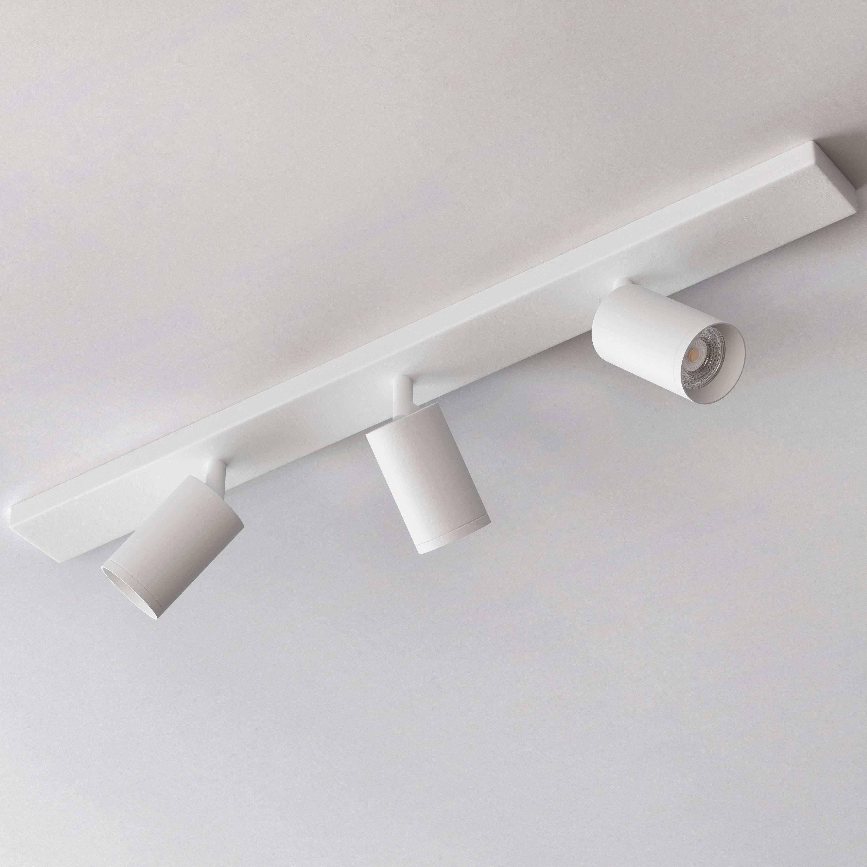 Triple spotlight bar top