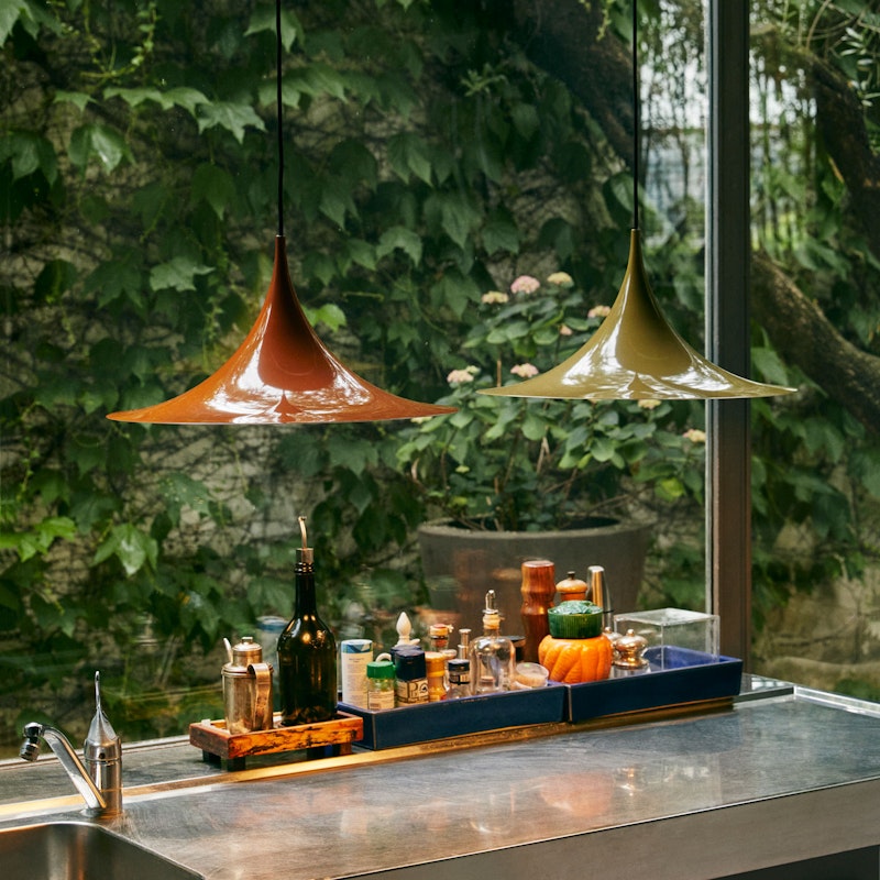 北欧　グビ　セミペンダントライト　47cm SEMI PENDANT φ47 Semi Pendant Ø 47 cm, Glossy Fennel Seed from GUBI | RoyalDesign