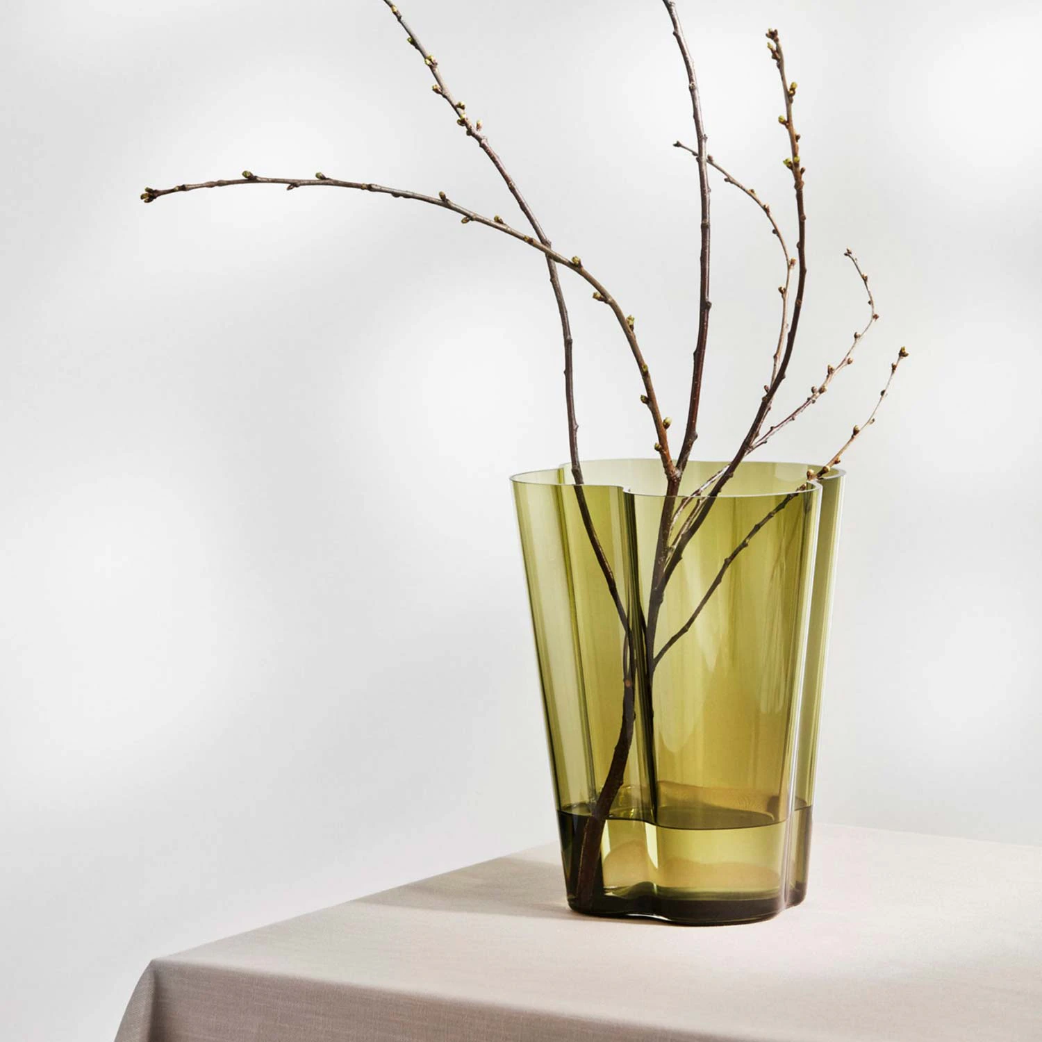 Aalto Vase 27 cm, Moss Green from Iittala | RoyalDesign