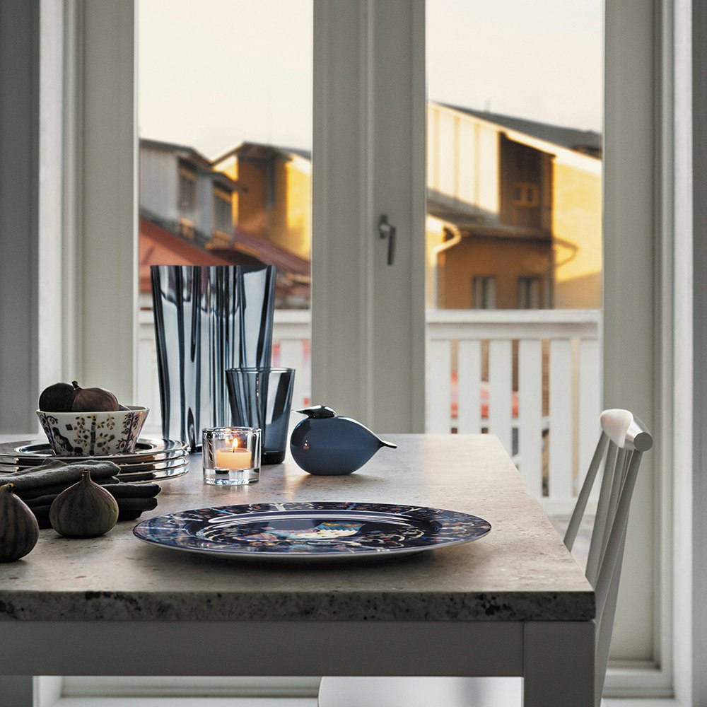 Taika Plate 22 cm, Red from Iittala | RoyalDesign