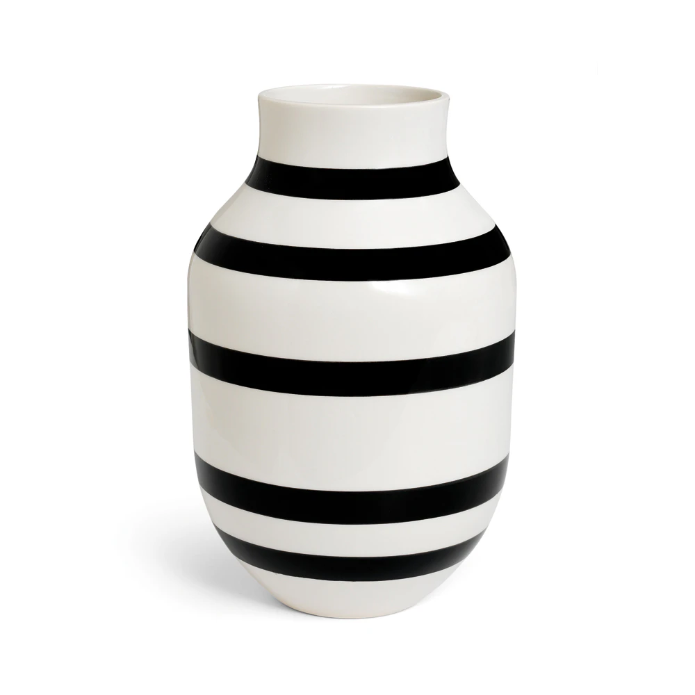 Omaggio Vase 30,5 cm, Black from Kähler | RoyalDesign