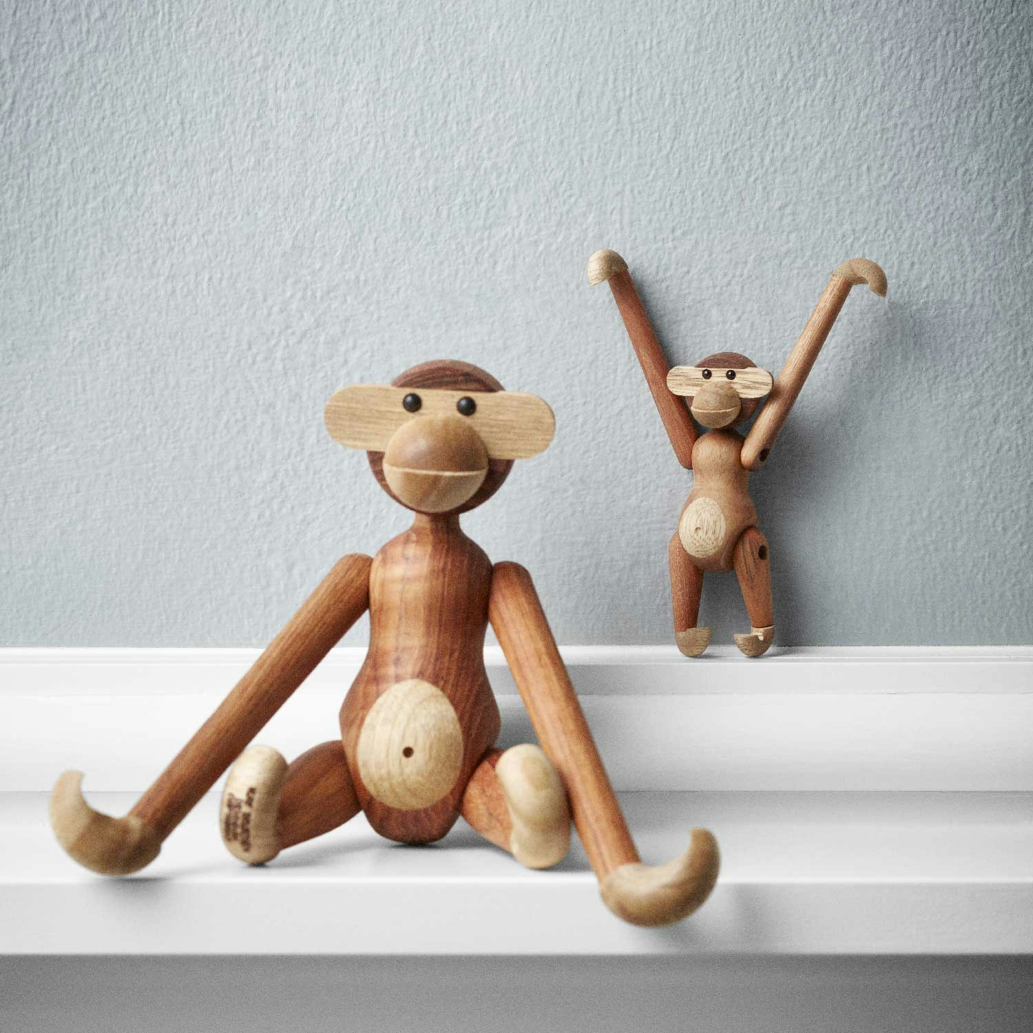 【KAY BOJESEN】Monkey Small スモークドオーク 正規品 Kay Bojesen Monkey Mini, Black Stained Oak - Batten Home