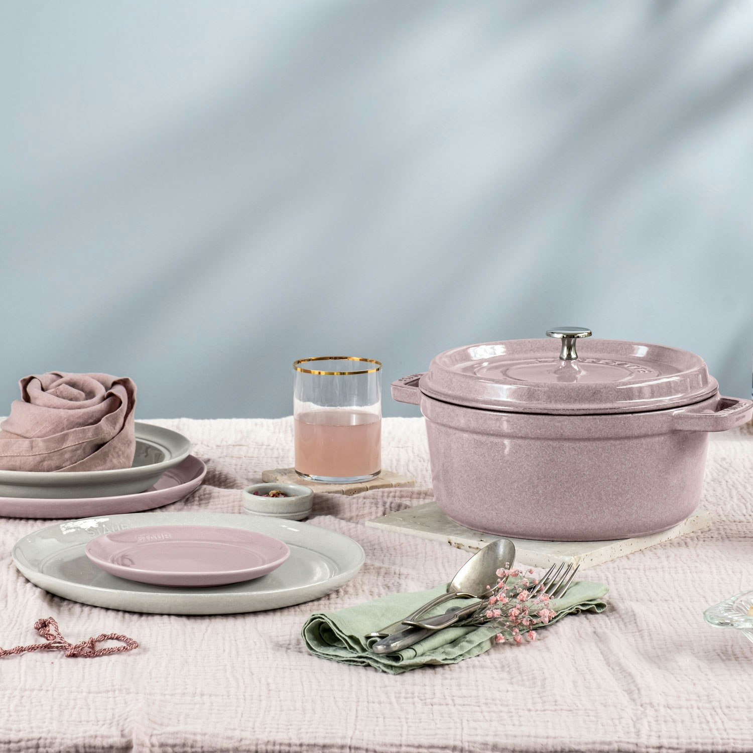 La Cocotte Cast Iron Pot 3,7 L, Cherry Blossom | RoyalDesign