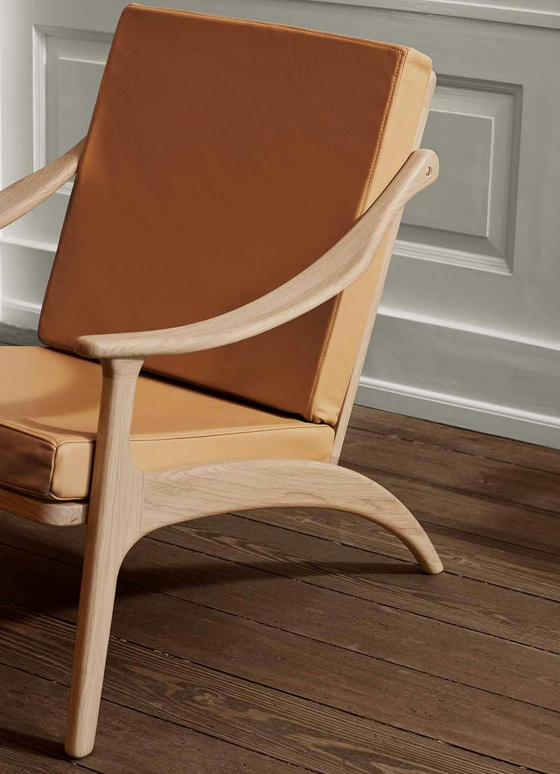 Lean Back Lounge Chair White Oiled Oak Rusty Rose RoyalDesign